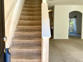 619 Kenridge Way in Suwanee, GA - Foto de edificio - Building Photo