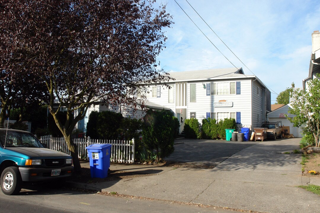 The Paddington Place in Portland, OR - Building Photo