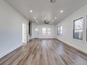 938 Dawson St in San Antonio, TX - Building Photo - Building Photo