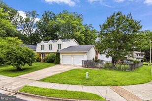 8916 Arley Dr in Springfield, VA - Building Photo