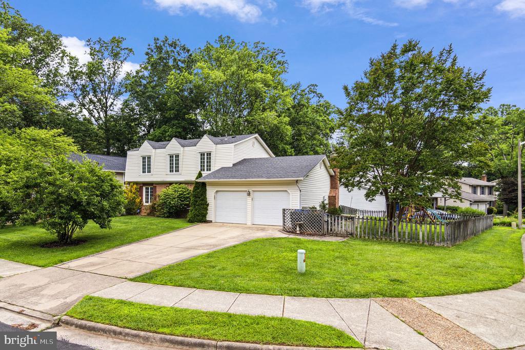 8916 Arley Dr in Springfield, VA - Building Photo