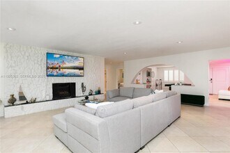 1900 N Victoria Park Rd in Fort Lauderdale, FL - Building Photo - Building Photo