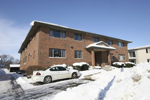 Carlson West Apartments in Dekalb, IL - Building Photo