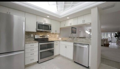 310 Wexford Terrace in Venice, FL - Building Photo - Building Photo