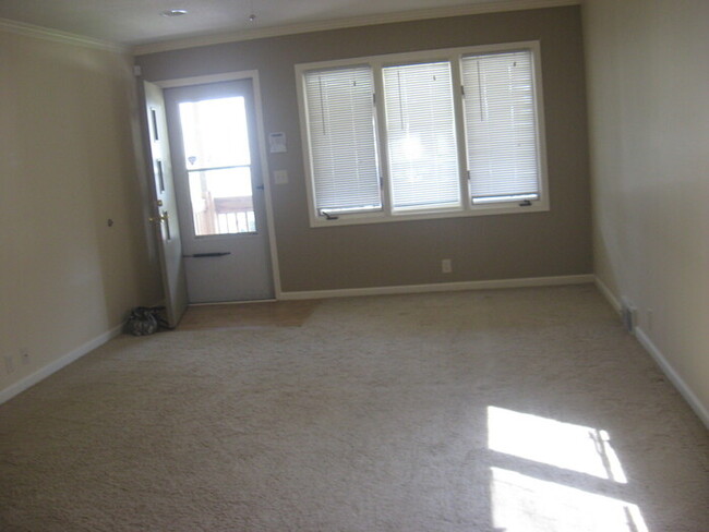5633 Parker St in Omaha, NE - Building Photo - Building Photo