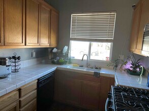 202 Kayla Pl in Brentwood, CA - Building Photo - Building Photo