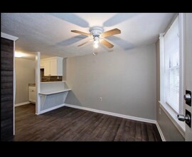 2131 Indiana Ave, Unit C in Savannah, GA - Building Photo - Building Photo