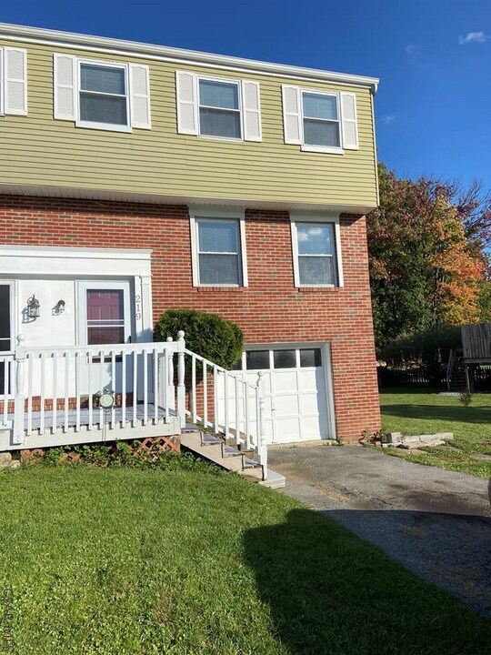 219 Marietta Dr in Johnstown, PA - Building Photo