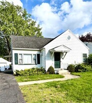 508 Roosevelt Rd in East Rochester, NY - Building Photo