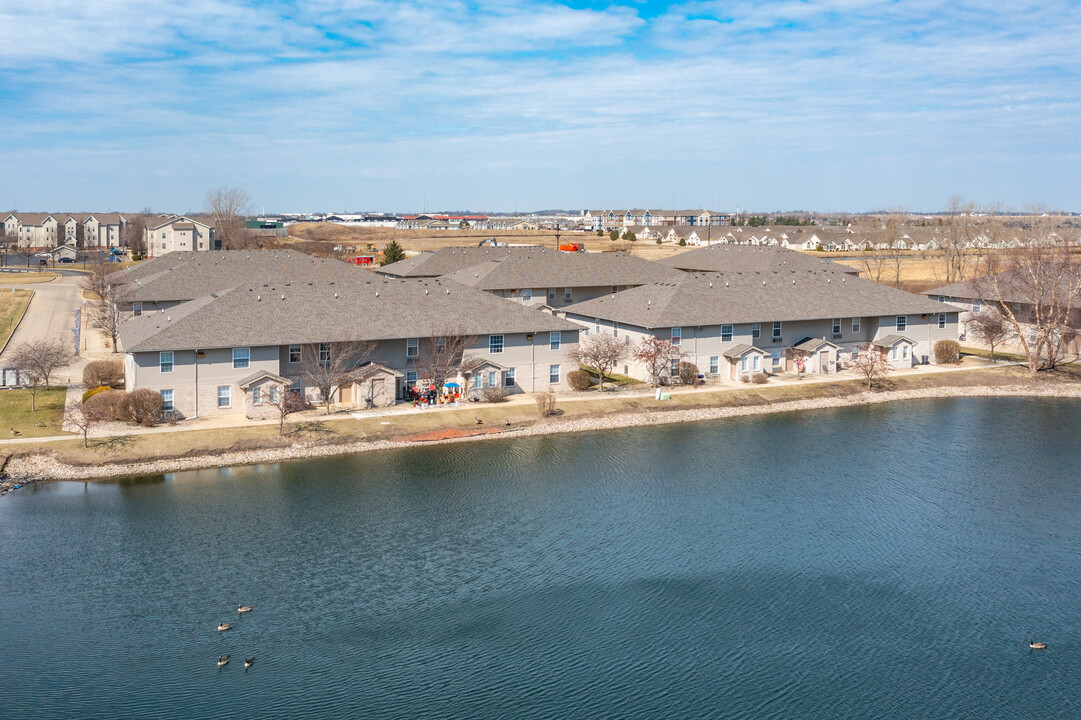 Carisbrooke Apartments in Champaign, IL - Building Photo