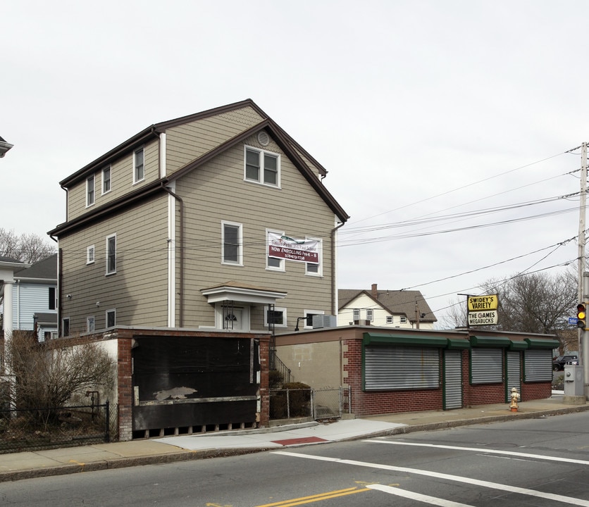 293 Stafford Rd in Fall River, MA - Building Photo