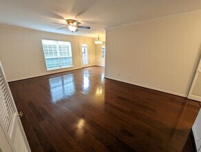 355 N Post Oak Ln in Houston, TX - Building Photo - Building Photo