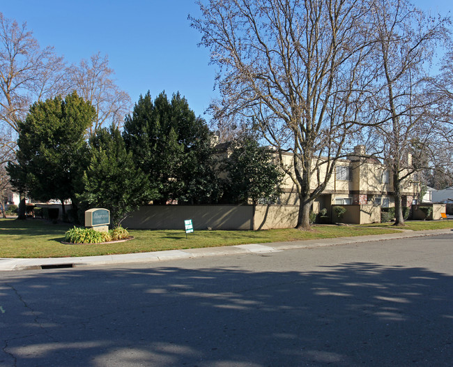 Silver Creek Townhomes in Rancho Cordova, CA - Foto de edificio - Building Photo