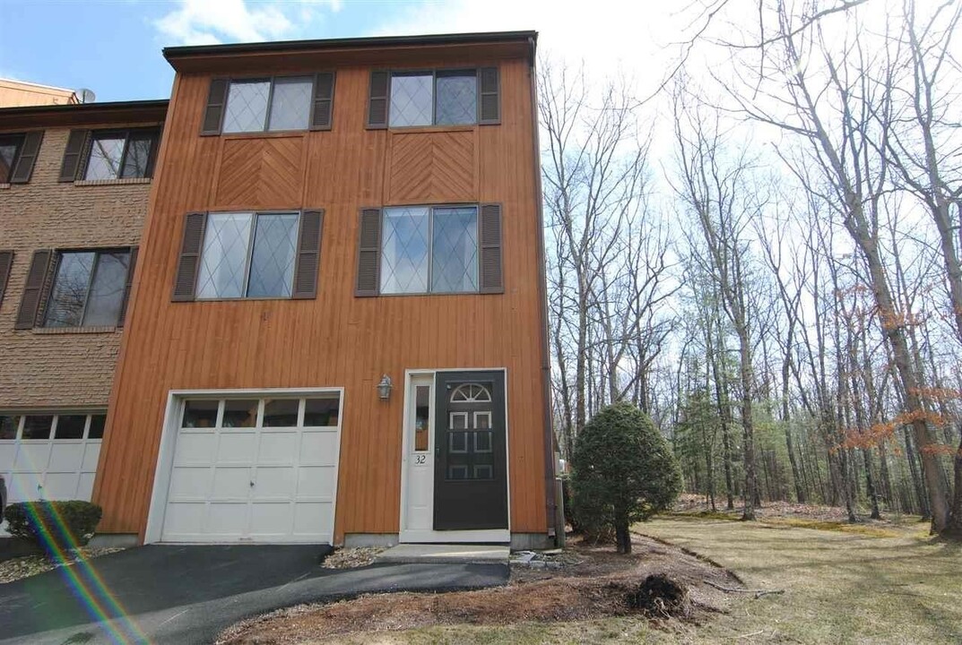 32 Winrow Dr in Merrimack, NH - Building Photo