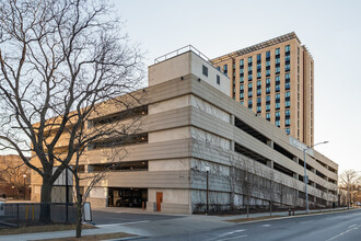 Apex in Forest Hills, NY - Foto de edificio - Building Photo