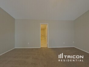 6918 Silvermill Dr in Tampa, FL - Building Photo - Building Photo