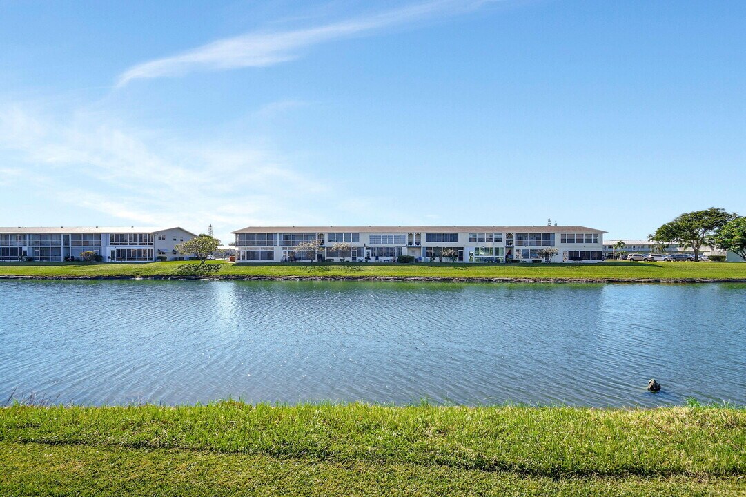 24 Chatham A in West Palm Beach, FL - Foto de edificio