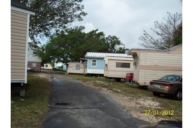 Martin County MHP in Stuart, FL - Foto de edificio