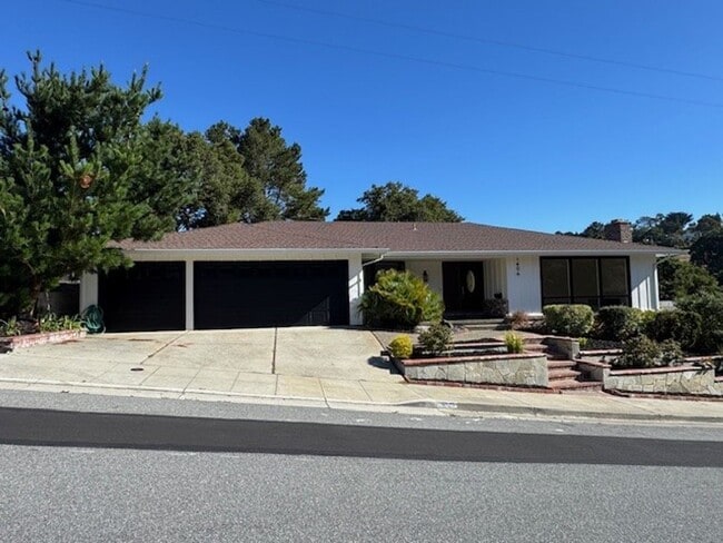 property at 1406 Cedarwood Dr