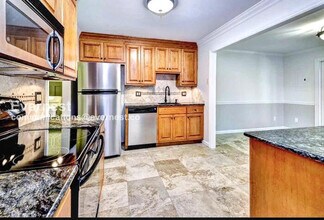 17 Autumn E in Williamsburg, VA - Foto de edificio - Building Photo