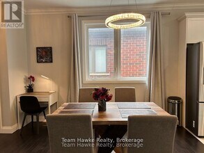 152 Bishop Dr in Barrie, ON - Building Photo - Building Photo