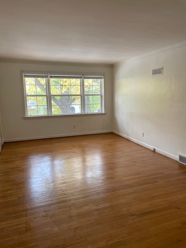 41 Brighton Way, Unit 2N in Clayton, MO - Foto de edificio - Building Photo