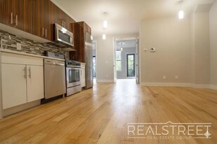 Putnam Avenue, Unit 2 in Brooklyn, NY - Building Photo