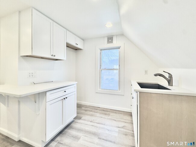 44 Highview Ave in Stamford, CT - Building Photo - Building Photo