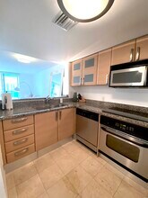 2101 BRICKELL, Unit 2210 in Miami, FL - Foto de edificio - Building Photo