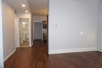 107 Pond St in Waltham, MA - Building Photo - Building Photo