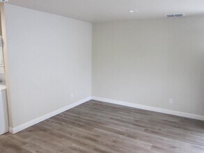 29318 Dixon St in Hayward, CA - Building Photo - Building Photo