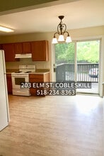 203 Elm St, Unit 12 in Cobleskill, NY - Foto de edificio - Building Photo