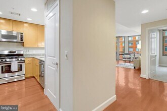 3650 S Glebe Rd in Arlington, VA - Building Photo - Building Photo