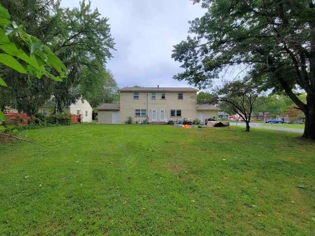 519 8th St N, Unit B in Hudson, WI - Foto de edificio - Building Photo