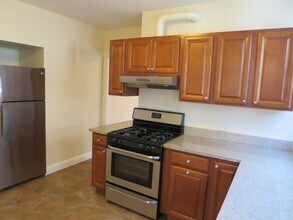 3 Harris St, Unit 2 in Somerville, MA - Building Photo - Building Photo