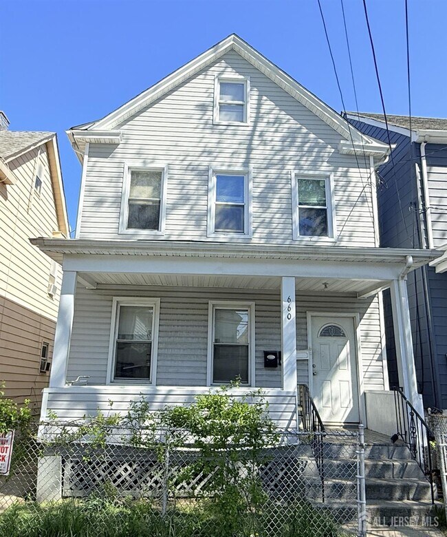 660 Charles St in Perth Amboy, NJ - Building Photo - Building Photo