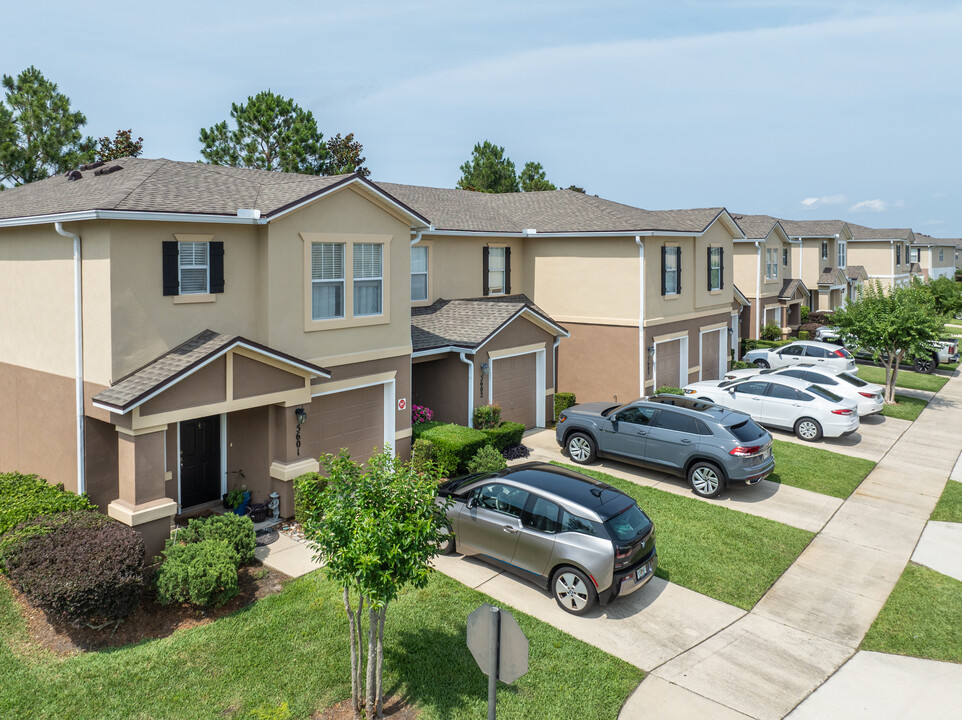 Lake Ridge Villas North in Fleming Island, FL - Building Photo