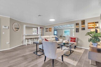 7420 Cass Cir in Sarasota, FL - Building Photo - Building Photo