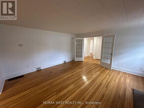 8186 Islington Ave in Vaughan, ON - Building Photo - Building Photo