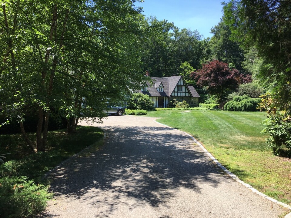 16 Crooked Mile Rd, Unit Main House in Westport, CT - Foto de edificio