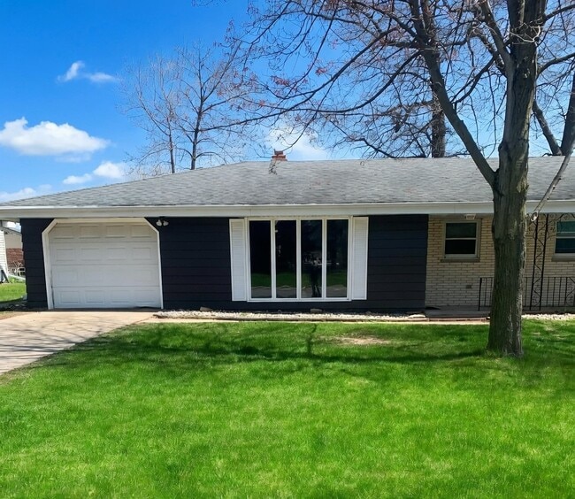 1619 Beech Tree Dr, Unit 1619 in Green Bay, WI - Foto de edificio - Building Photo