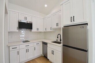 10839 Moorpark St in Los Angeles, CA - Building Photo - Building Photo