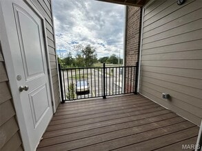 135 Harmony Meadows Ct, Unit 135 in Dardenne Prairie, MO - Foto de edificio - Building Photo