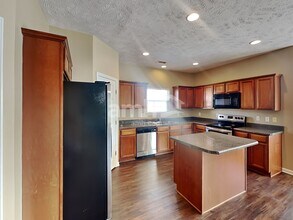 5608 Hickory Park Dr in Antioch, TN - Building Photo - Building Photo