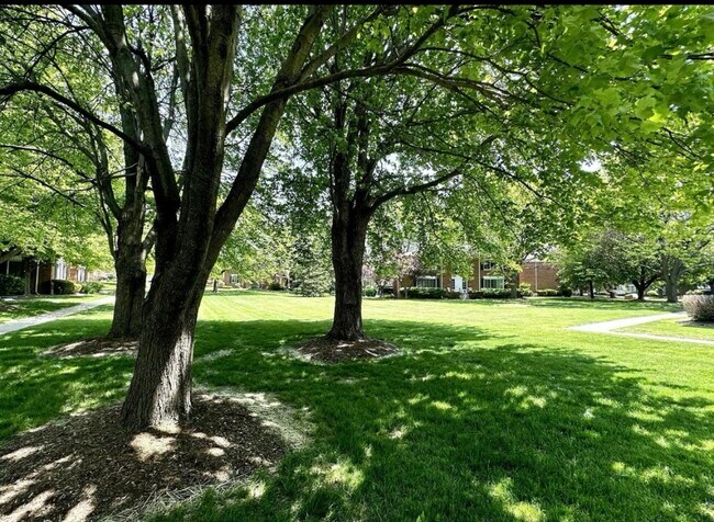 468 Fox Hills Dr S, Unit Fox Hills Condo in Bloomfield, MI - Building Photo - Building Photo