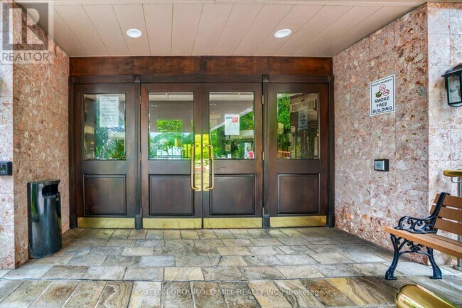 1300 Islington Ave in Toronto, ON - Building Photo - Building Photo