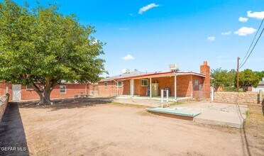8398 Beverly Pl in El Paso, TX - Building Photo - Building Photo