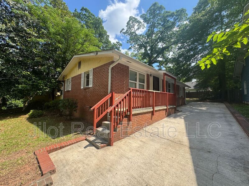 1370 Clermont Ave in Atlanta, GA - Building Photo