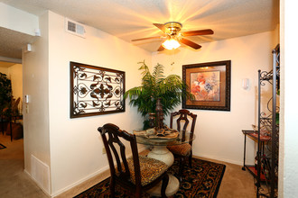 Huntington Place Apartments in Midwest City, OK - Building Photo - Interior Photo