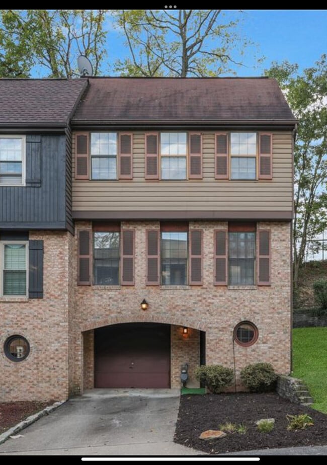 property at 304 Sonnybrook Ct